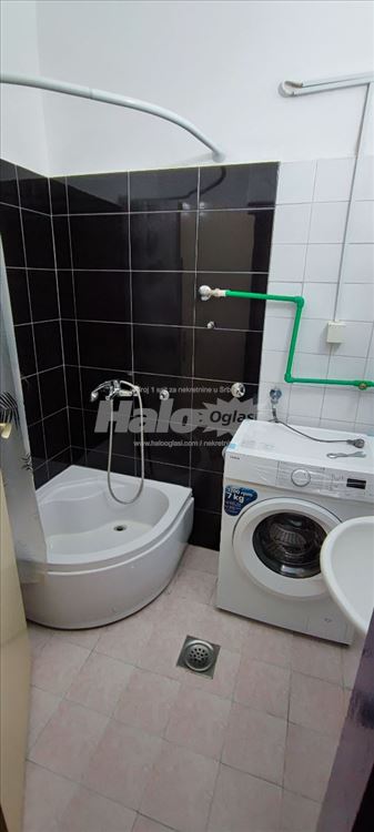 Izdajem trosoban namešten stan na Banjici — 8