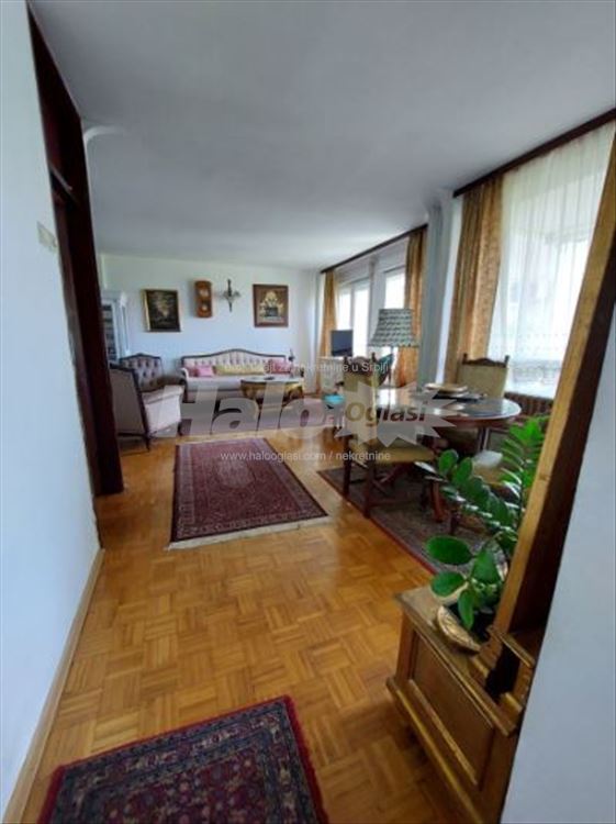Izdajem trosoban namešten stan u bloku 34 — 9