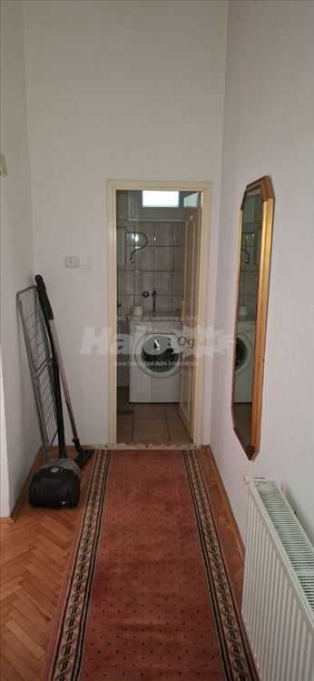 Izdajem trosoban stan — 12