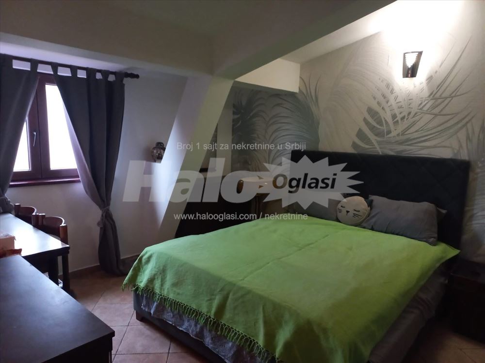 Izdajem trosoban stan na Vračaru — 13