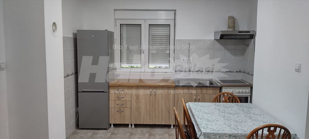 Izdajem trosoban stan od 60m2 — 15