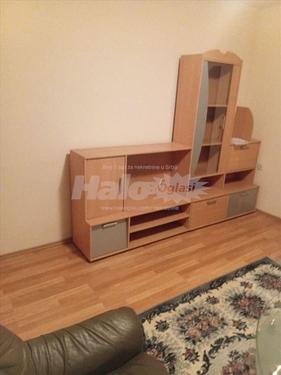 Izdajem trosoban stan u Batajnici — 2