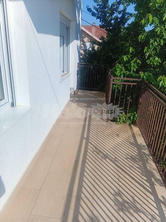 Izdajem trosoban stan u Batajnici — 10