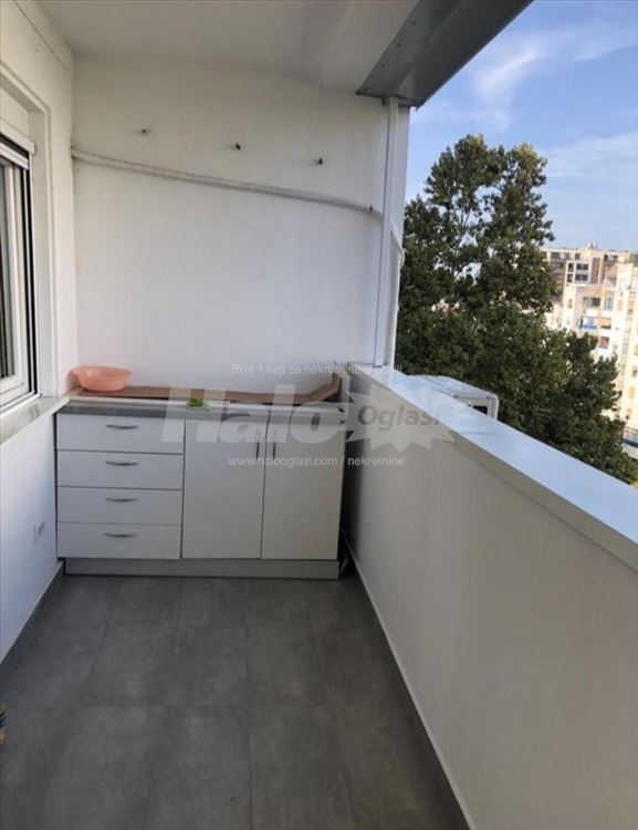 Izdajem trosoban stan u bloku 63 — 9