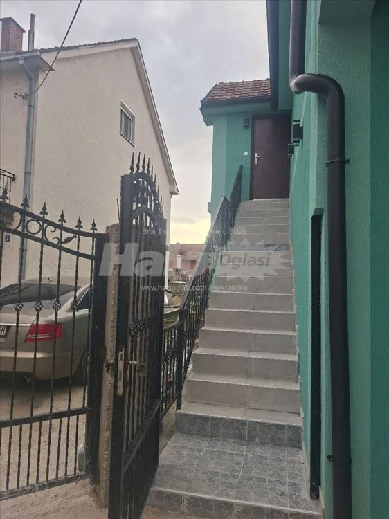 Izdajem trosoban stan u Borči — 2
