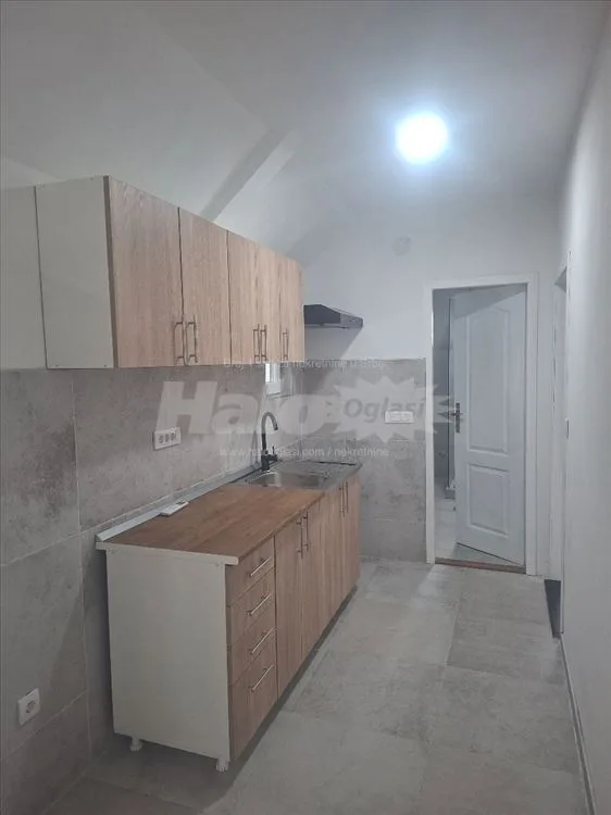 Izdajem trosoban stan u Borči — 10
