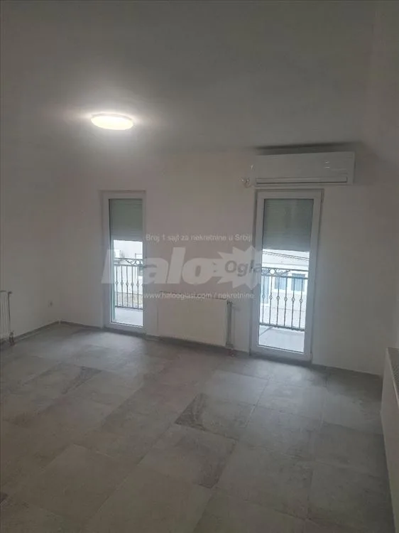 Izdajem trosoban stan u Borči — 12
