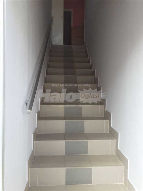 Izdajem trosobni stan od 75m2 — 9