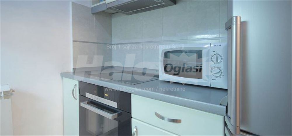 Izdajem trsoban stan kod Hotela Moskva u centru BG — 11