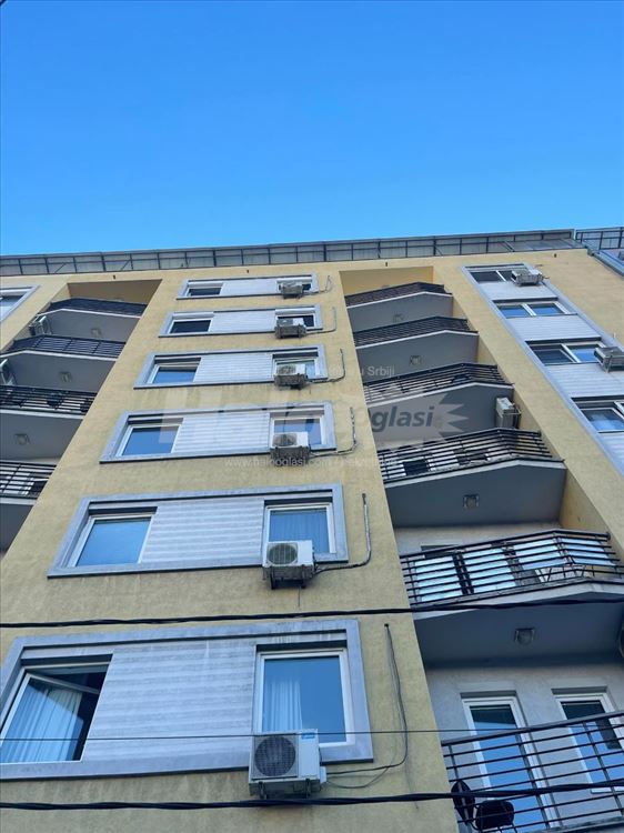 Izdajem veoma lep stan — 3