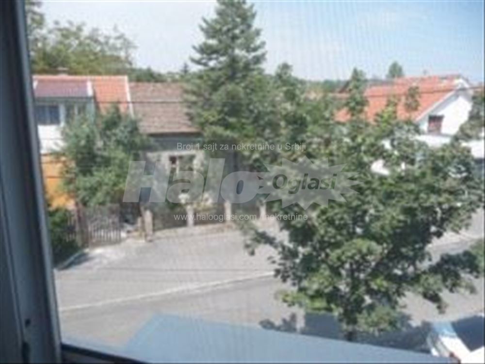 Izdajem Zaposlenoj Zenskoj Osobi jednosoban-40m2 — 8