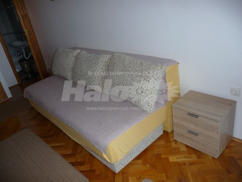 Izdajem Zaposlenoj Zenskoj Osobi jednosoban-40m2 — 10