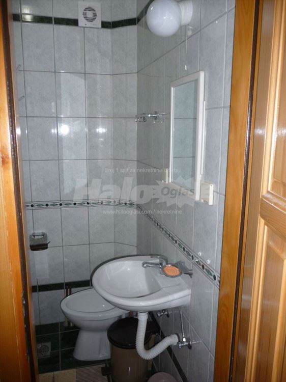 Izdajem Zaposlenoj Zenskoj Osobi jednosoban-40m2 — 13