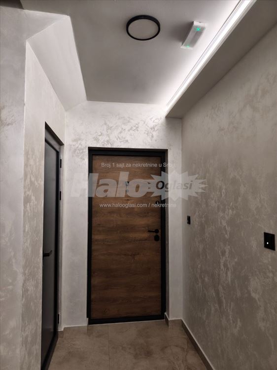Izdajemo lux Stan u Batanici — 3