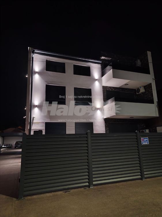 Izdajemo lux Stan u Batanici — 4