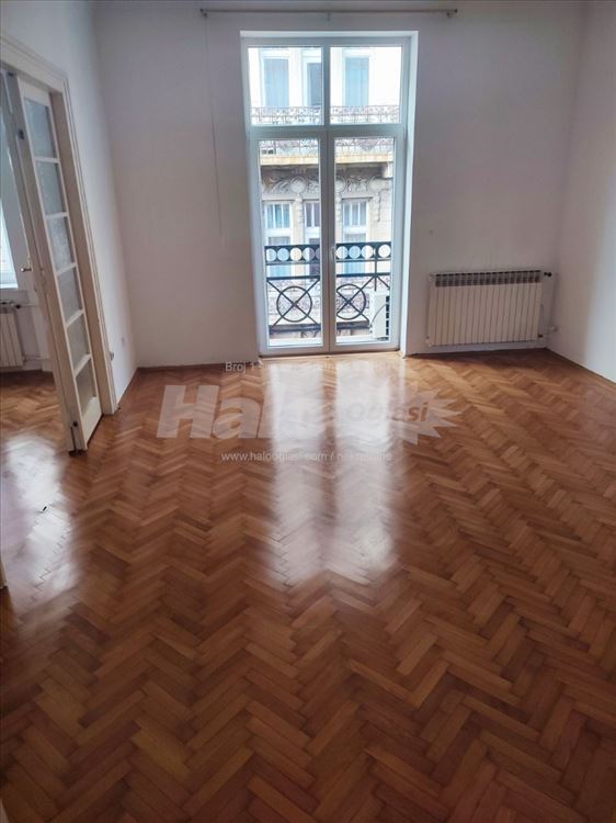 Izdajemo prostran i svetao stan u najuzem centru — 2