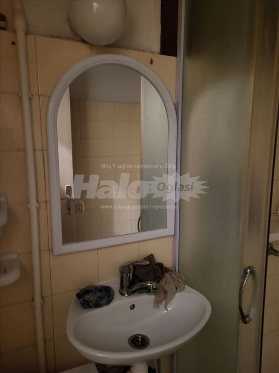 Izdajemo stan kod Darvinove pošte — 8