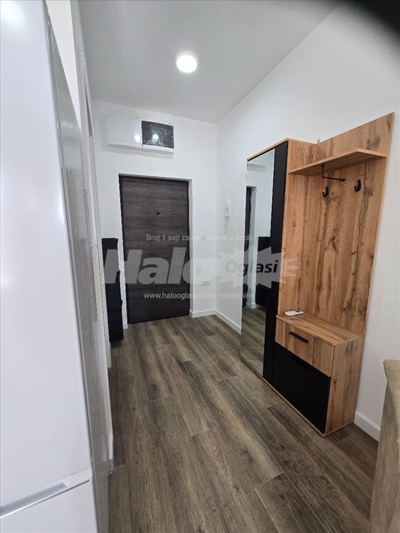 Izdajen Novo Lux stan — 15
