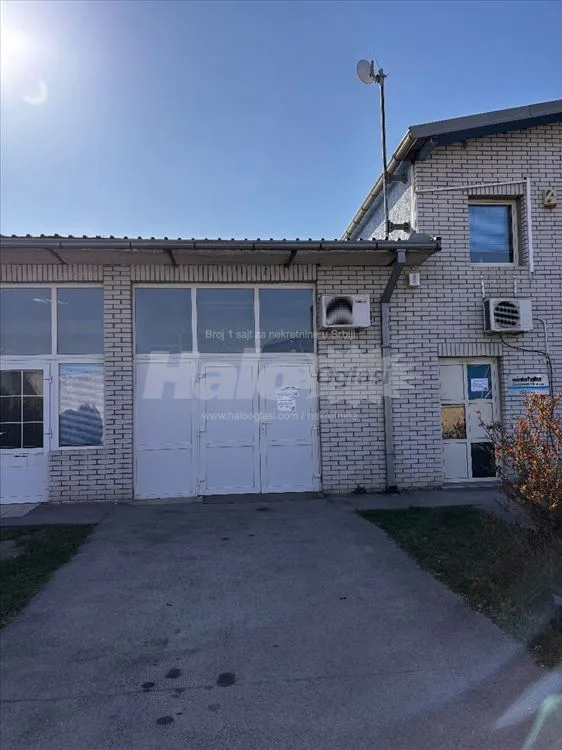 Izdaju se 4 magacina i dupleks kancelarija — 12