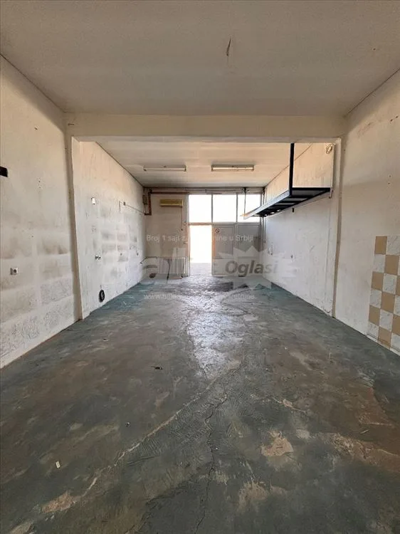 Izdaju se 4 magacina i dupleks kancelarija — 14