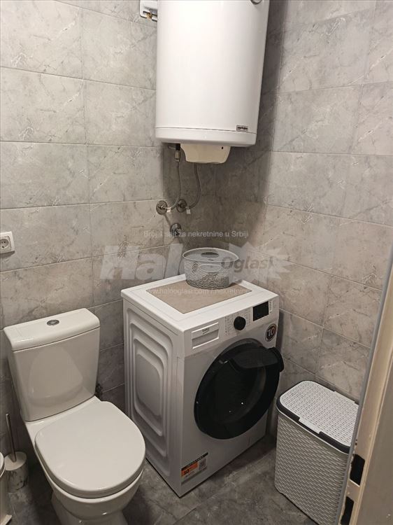 Izdavanje 50m2 Gandijeva ,500 evra,treći sprat — 4
