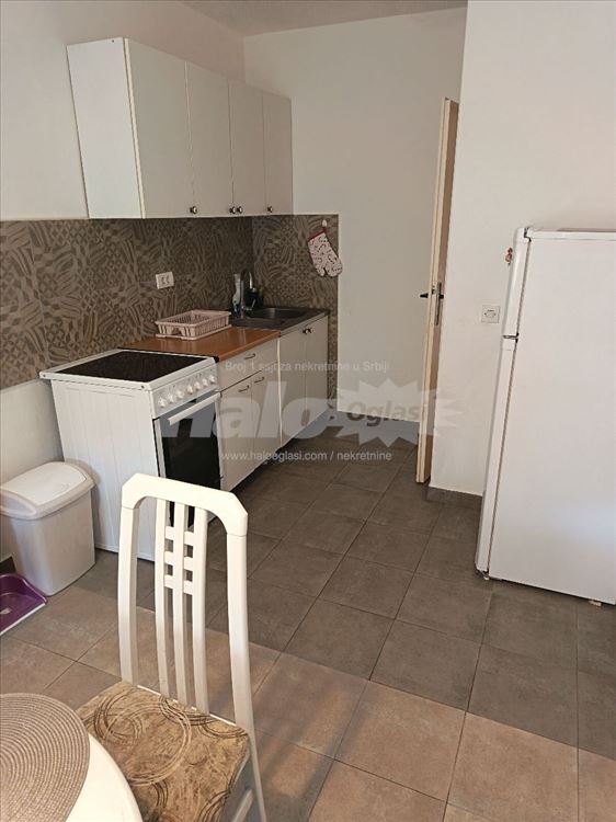 Izdavanje 50m2 Gandijeva ,500 evra,treći sprat — 5