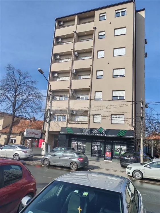 Izdavanje dvosobnog stana u Borci — 2