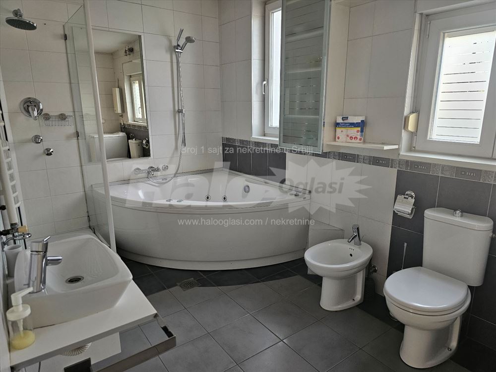 Izdavanje-Hram; For rent - top location — 3
