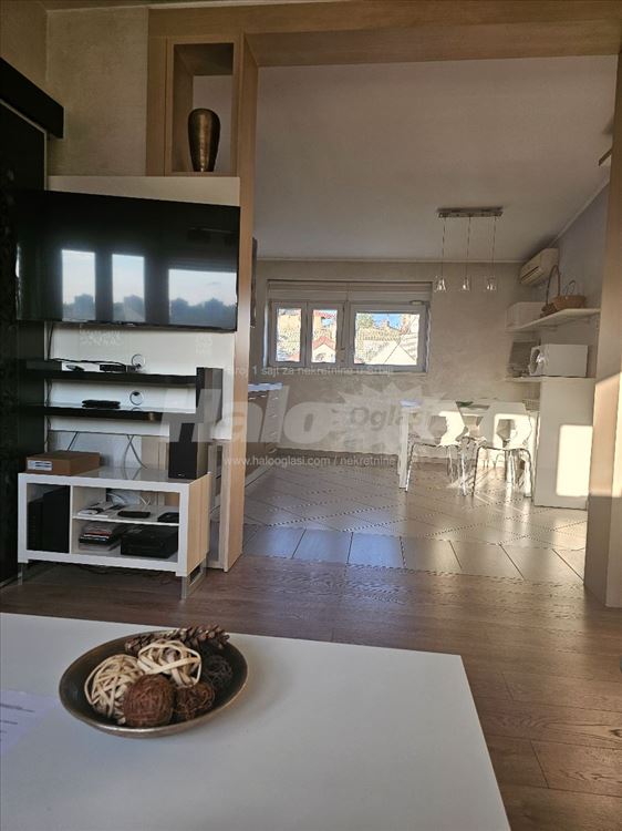Izdavanje-Hram; For rent - top location — 5
