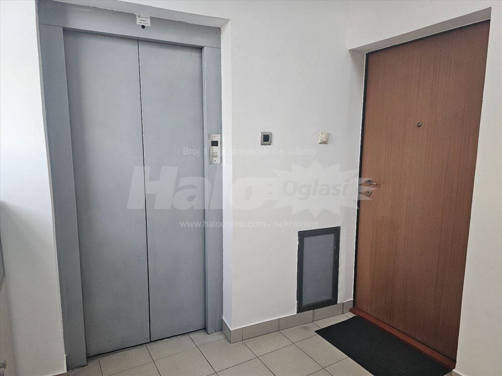Izdavanje-Hram; For rent - top location — 9