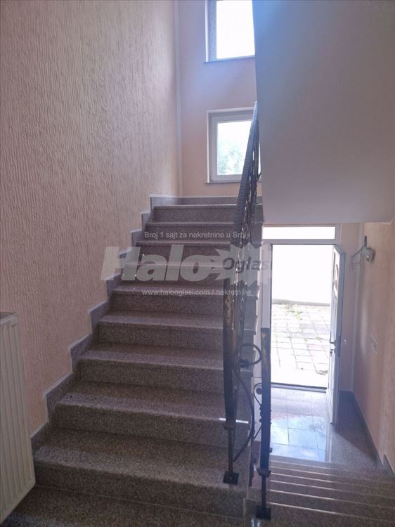 Izdavanje kancelarije Zemun 107m2 4.0 — 5