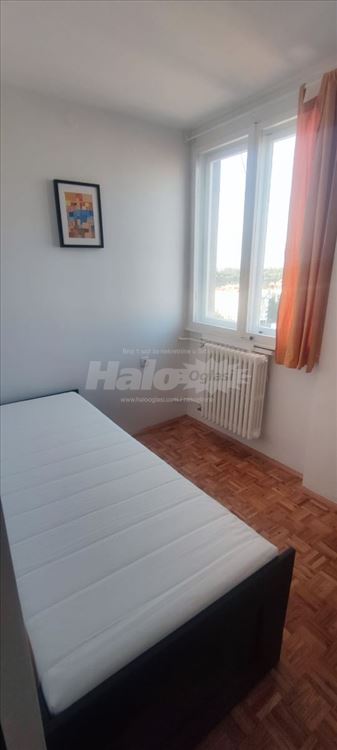 Izdavanje renoviranog i opremljenog stana — 12