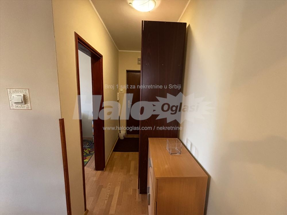 Izdavanje stan Karaburma 35kvm Total namesten — 3