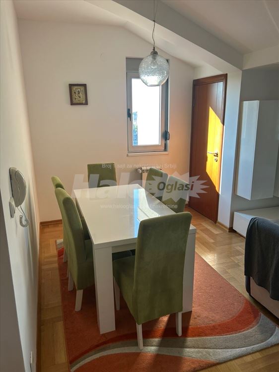 Izdavanje stana na Zvedari sa garažom — 2