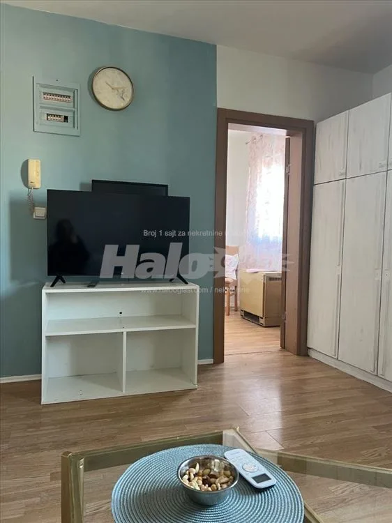 Izdavanje stana u Borci na dobroj lokaciji — 11