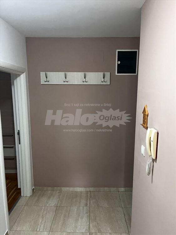 Izdavanje, trosoban stan 56m2 na odličnoj lokaciji — 2
