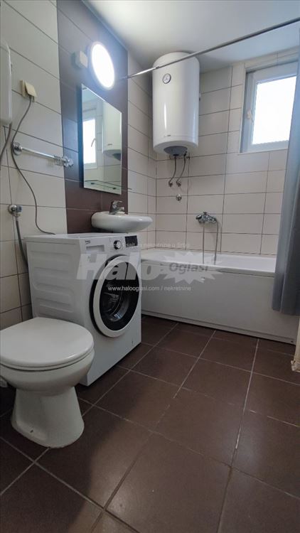 Izdrajem dvosoban stan sa garažnim mestom. — 2