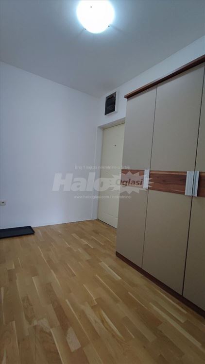 Izdrajem dvosoban stan sa garažnim mestom. — 7