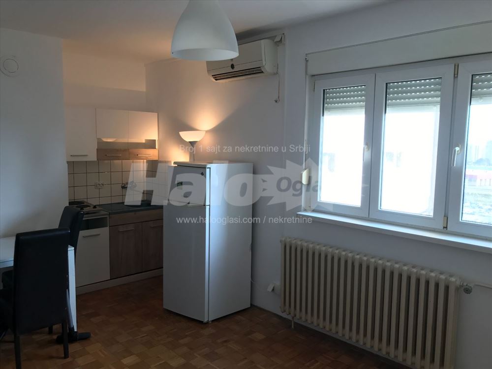 Izdrajem garsonjeru U Milutina Milankovica — 2
