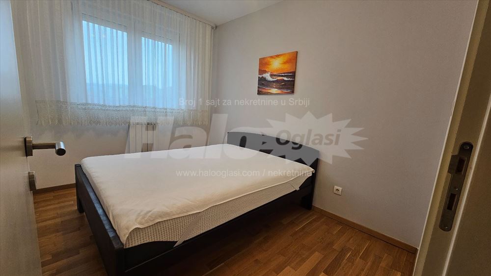 Iznajmljujem lux stan sa panoramom u Stepi — 14