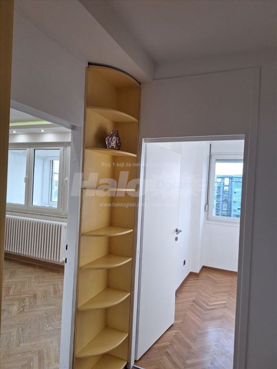 Ugao Omladinskih brigada i Milutina Milankovića — 15