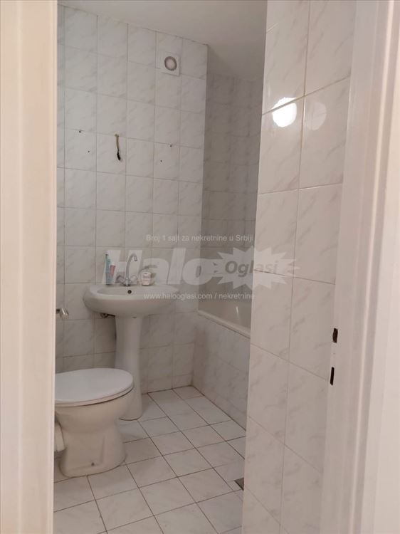 Izuzetan dvosoban stan 60 m/2 u Karadjordjevoj ul — 8