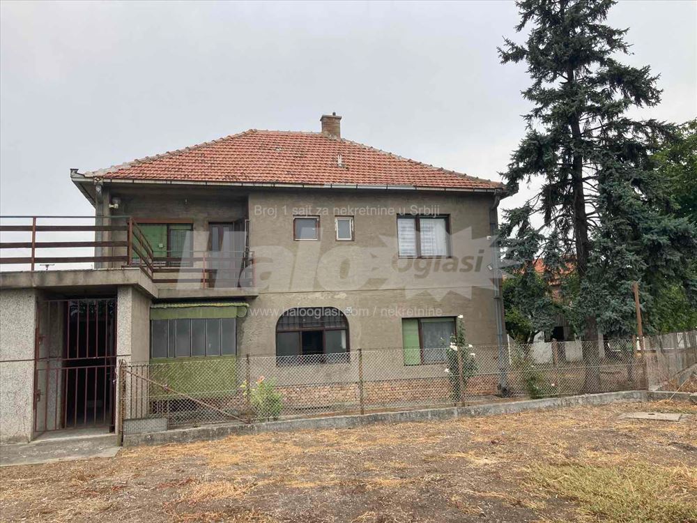 Izuzetna kuća u Ugrinovcima — 2