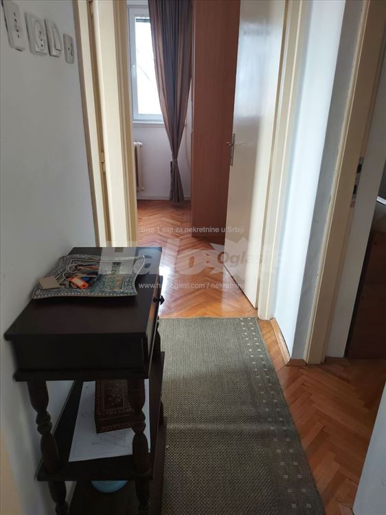 Izuzetno funkcionalan stan na Karaburmi — 9