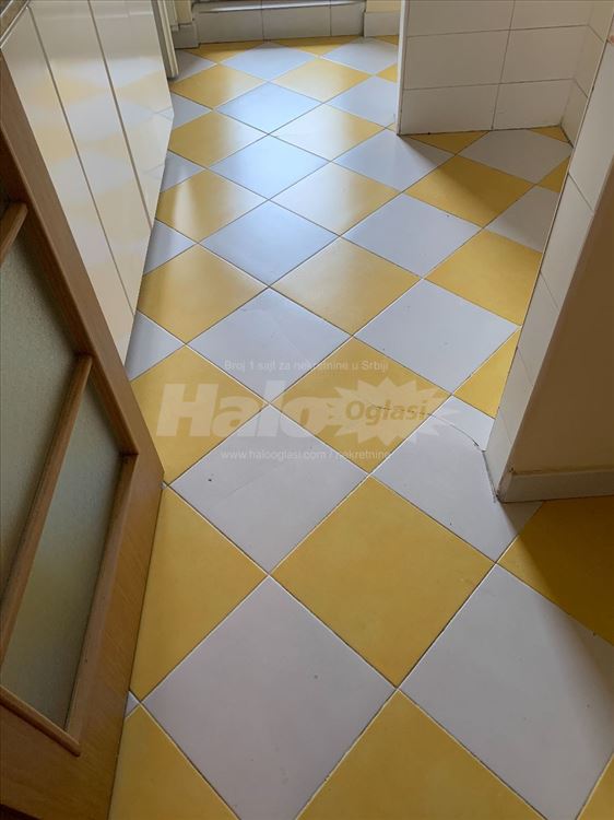 Izvanredan poslovni prostor sa garažom — 3