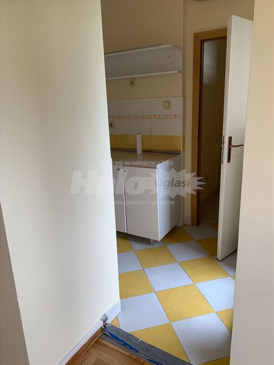Izvanredan poslovni prostor sa garažom — 6