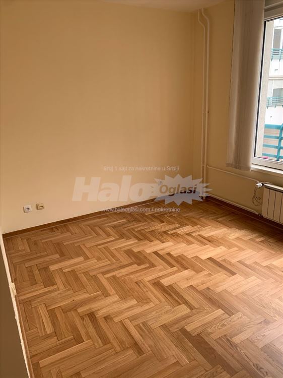 Izvanredan poslovni prostor sa garažom — 9