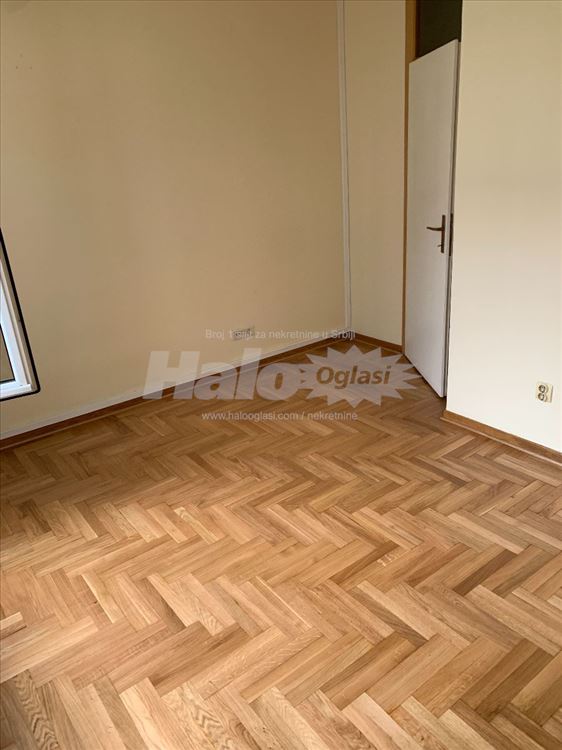 Izvanredan poslovni prostor sa garažom — 10