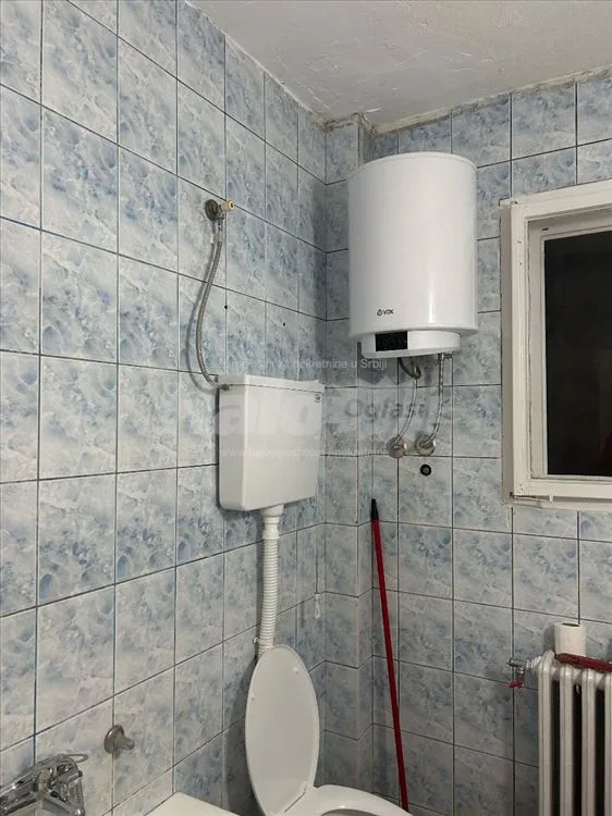 Jedinstveno u ponudi! Stan sa bazenom u dvoristu! — 7