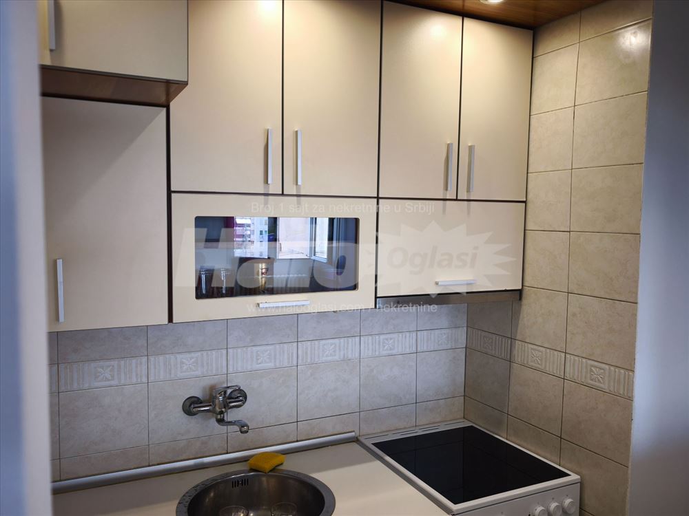 Jednoiposoban blok70a — 3
